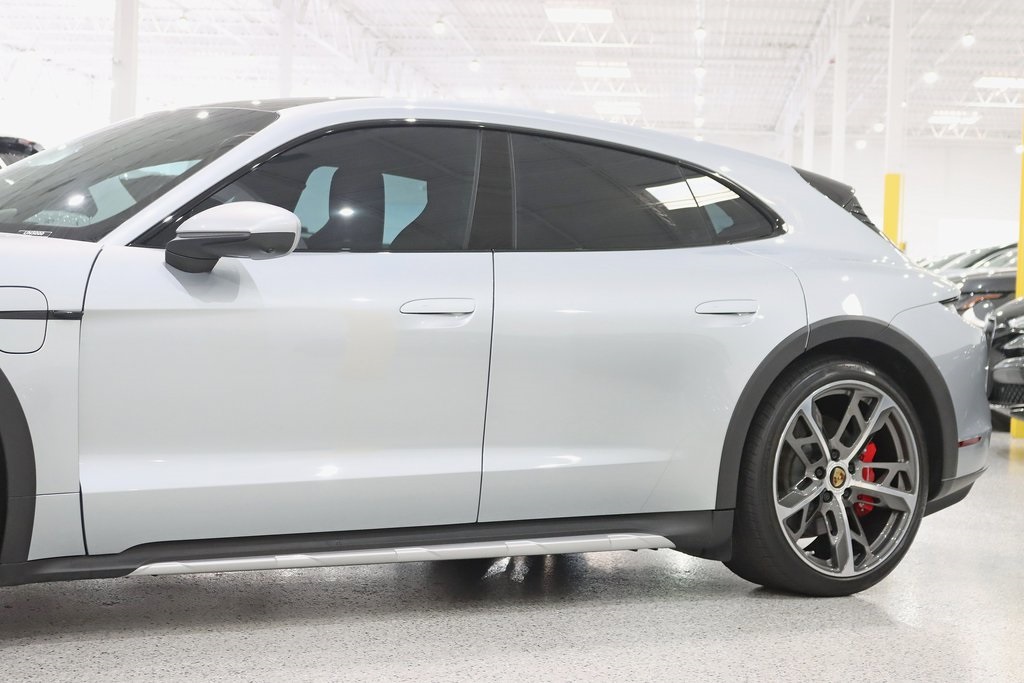 2023 Porsche Taycan Cross Turismo 4S photo 3