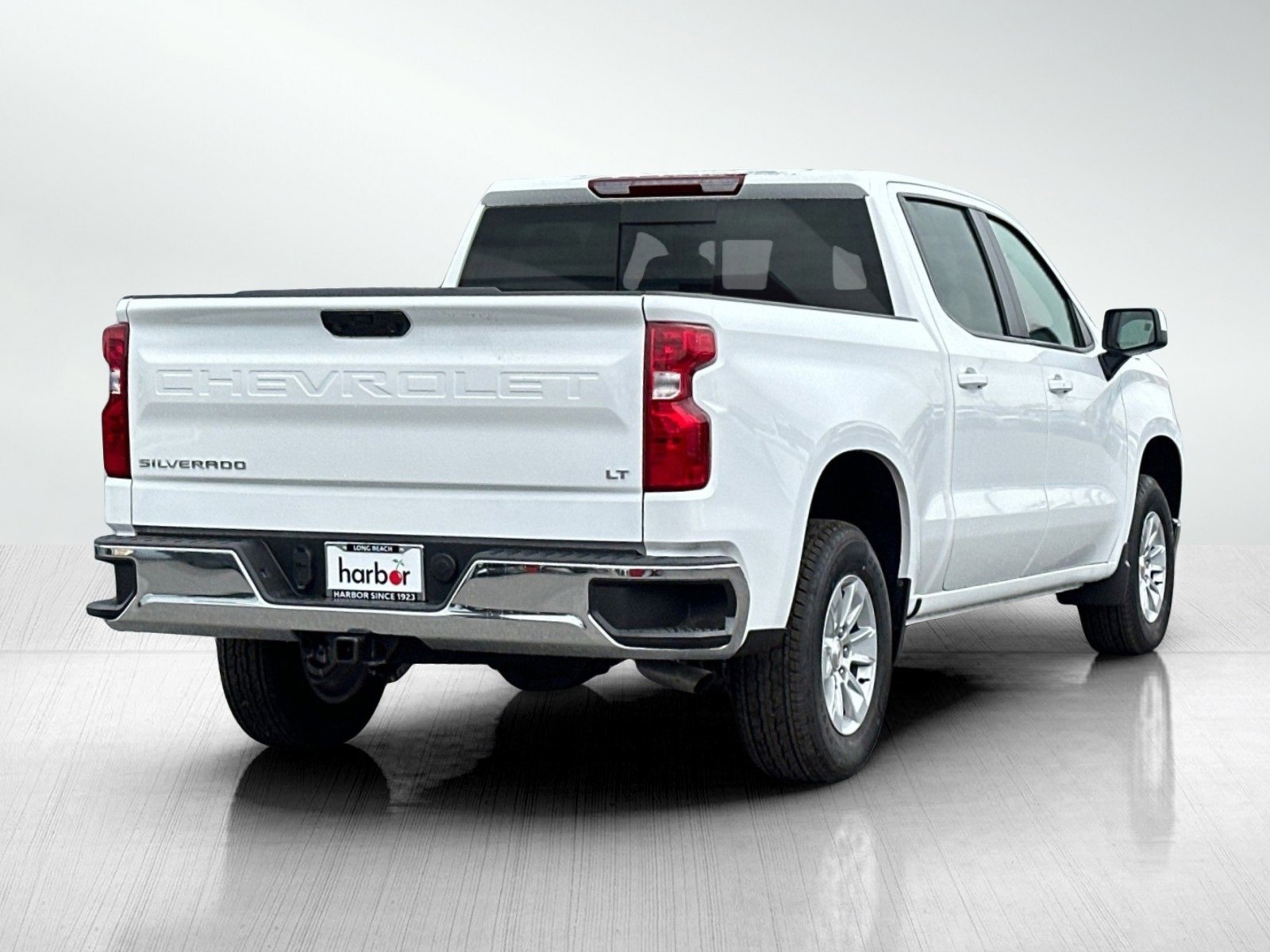 2025 Chevrolet Silverado LT photo 4