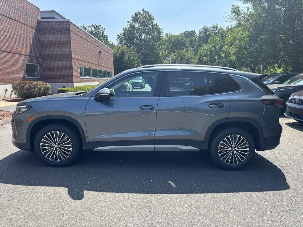 2025 Volkswagen Tiguan S photo 2