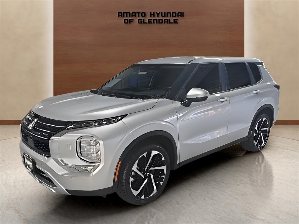 2024 Mitsubishi Outlander SE's photo