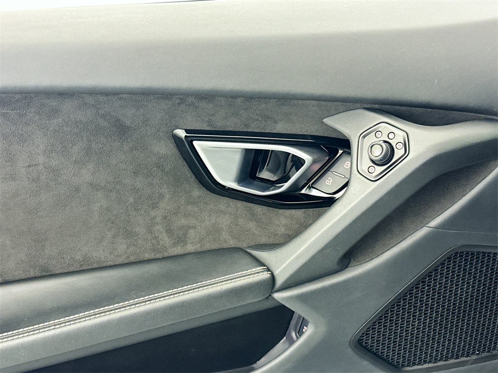 2020 Lamborghini Huracan Evo Base photo 17