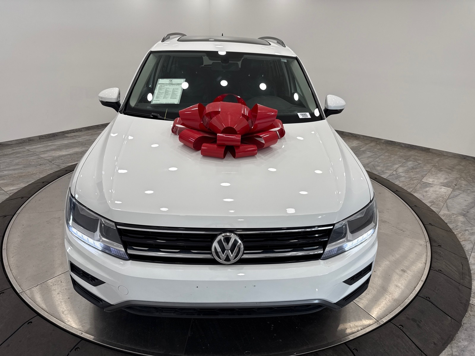 2018 Volkswagen Tiguan SE photo 2