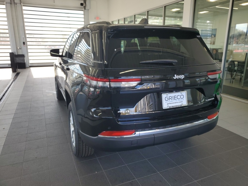 2025 Jeep Grand Cherokee Laredo X photo 3