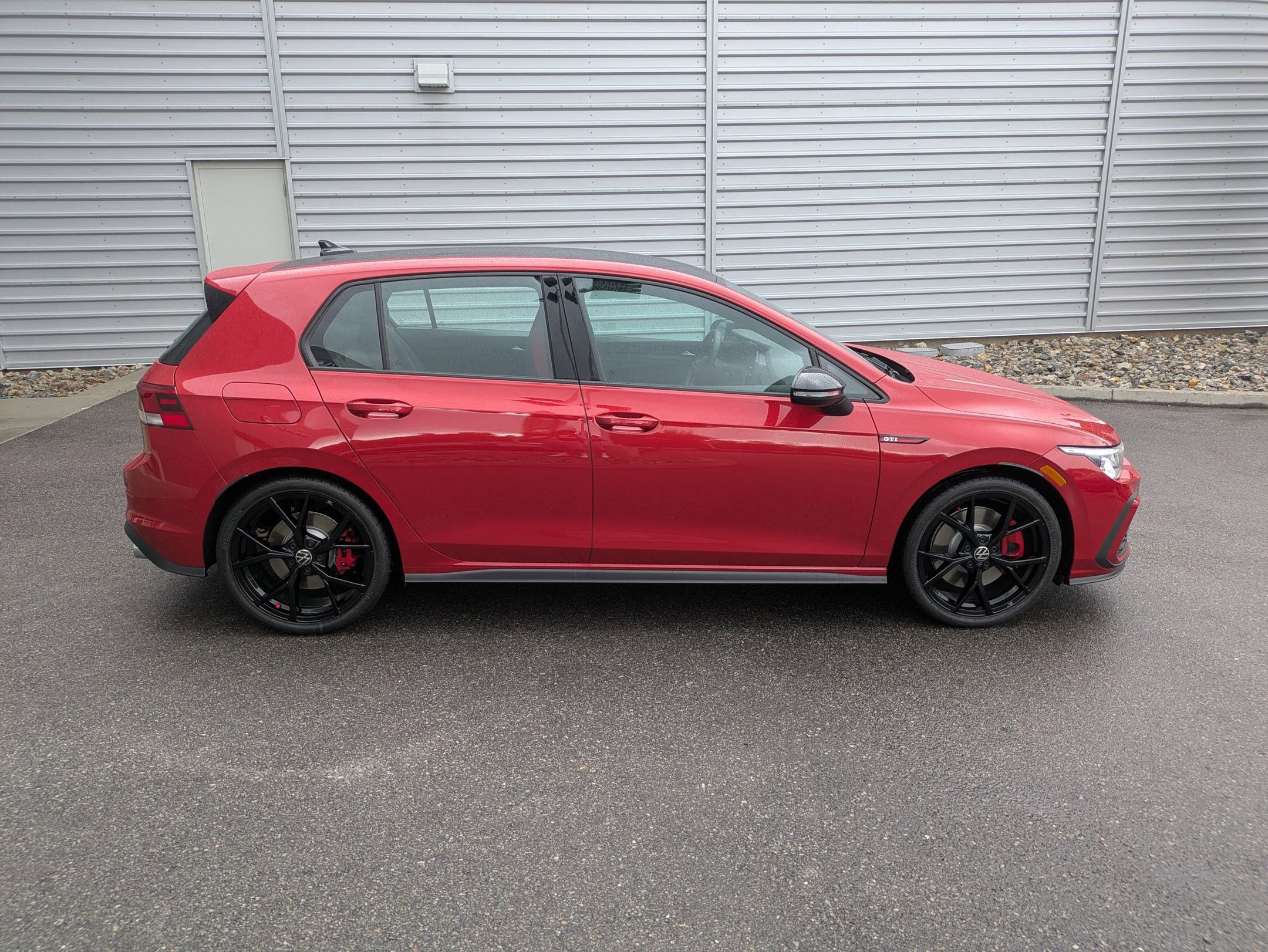 2024 Volkswagen Golf GTI 380 S photo 2