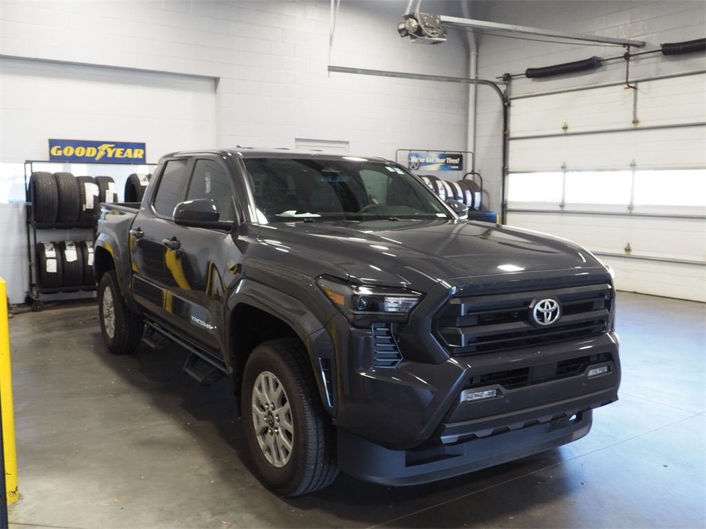 2024 Toyota Tacoma SR5 photo 3