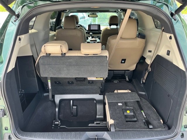 2022 Toyota Sienna XLE photo 19