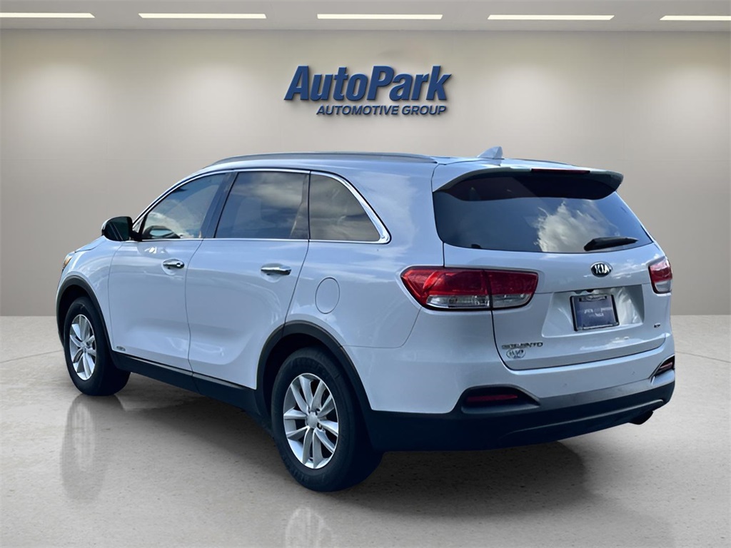 2017 Kia Sorento LX photo 5