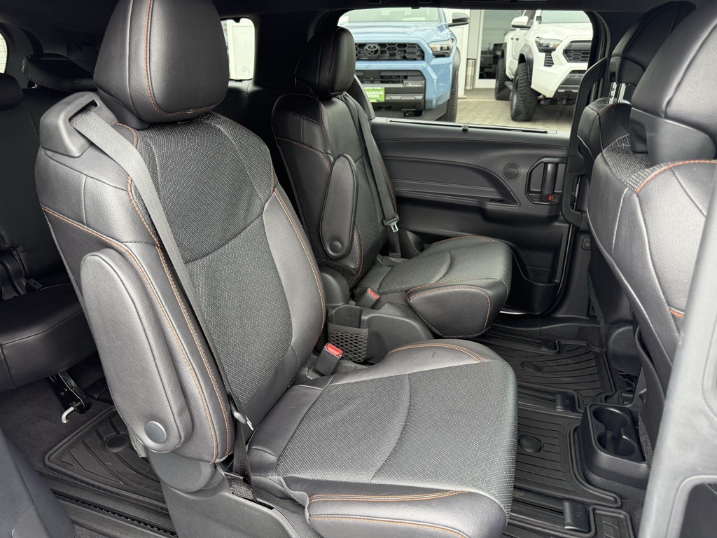 2024 Toyota Sienna XSE photo 17