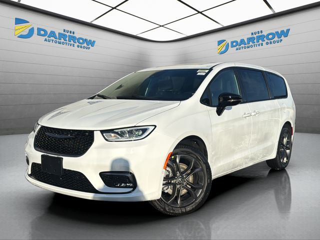 2026 Chrysler Pacifica Select's photo