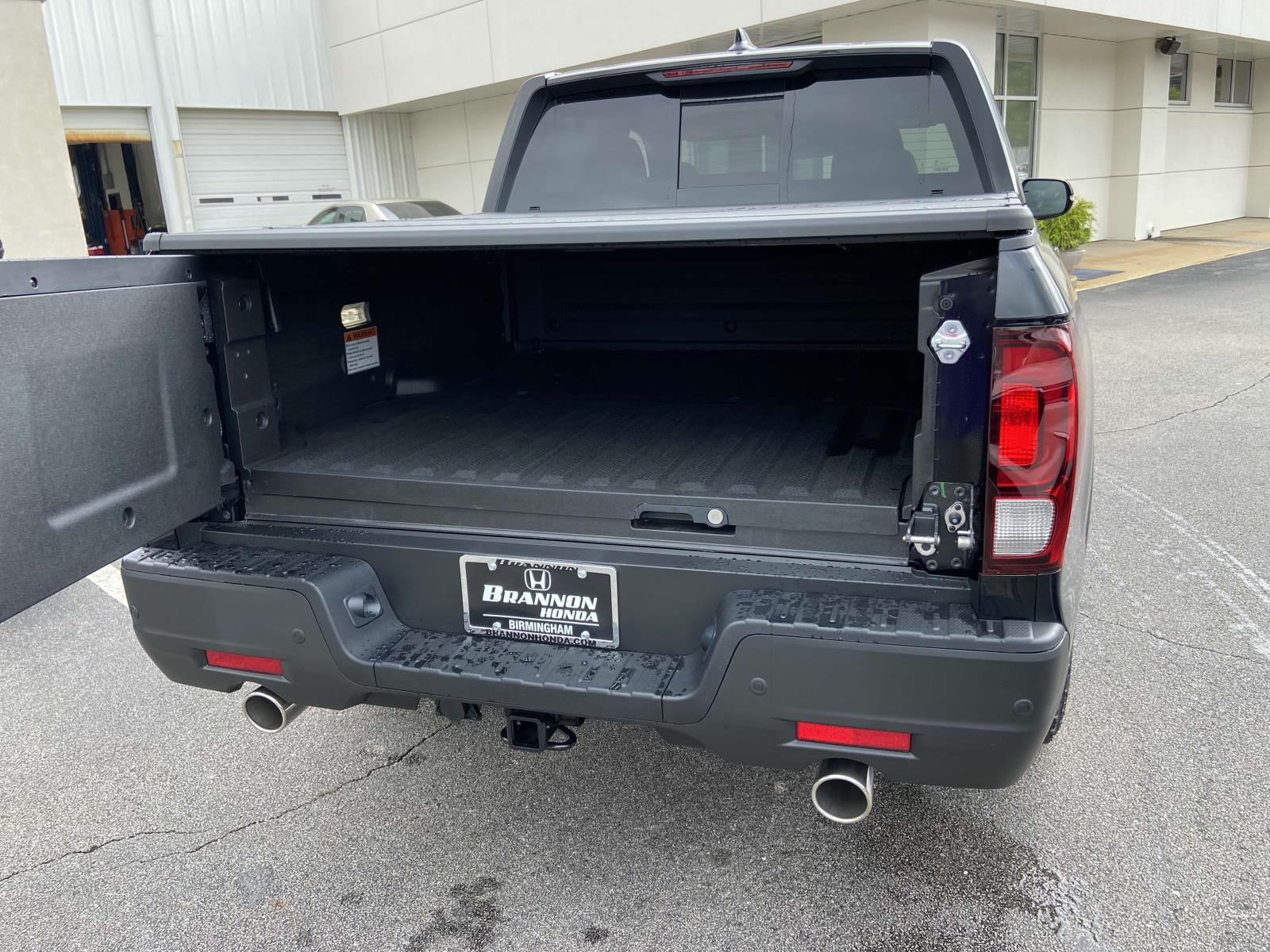 2025 Honda Ridgeline Black Edition photo 4