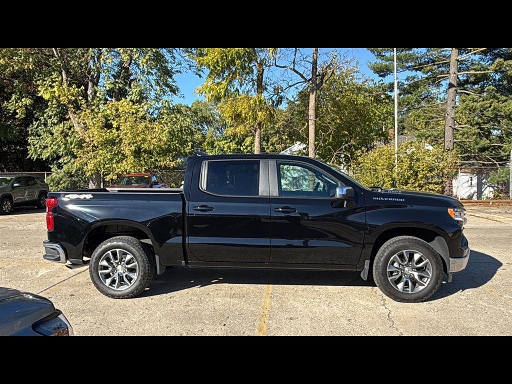 2026 Chevrolet Silverado 1500 LT photo 4