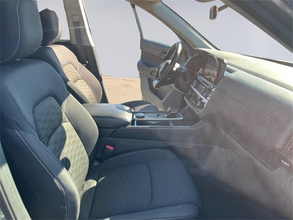 2024 Nissan Pathfinder SV photo 16