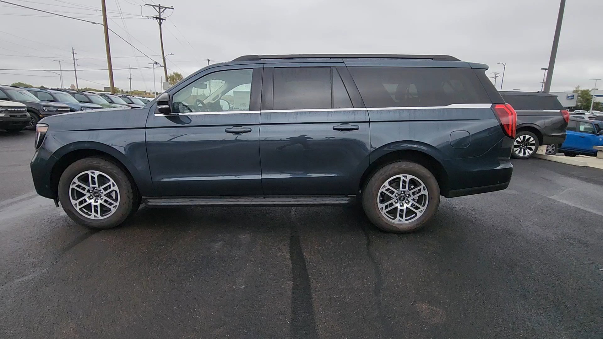 2025 Ford Expedition MAX photo 2