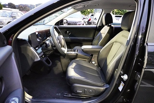 Used 2025 Black Hyundai SEL image 14