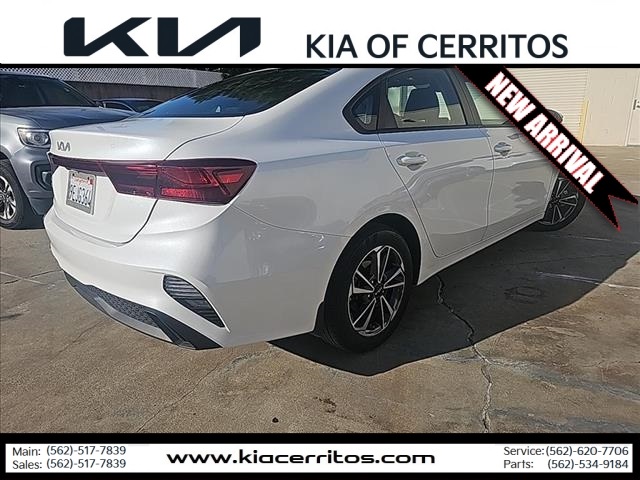 2023 Kia Forte LXS photo 3