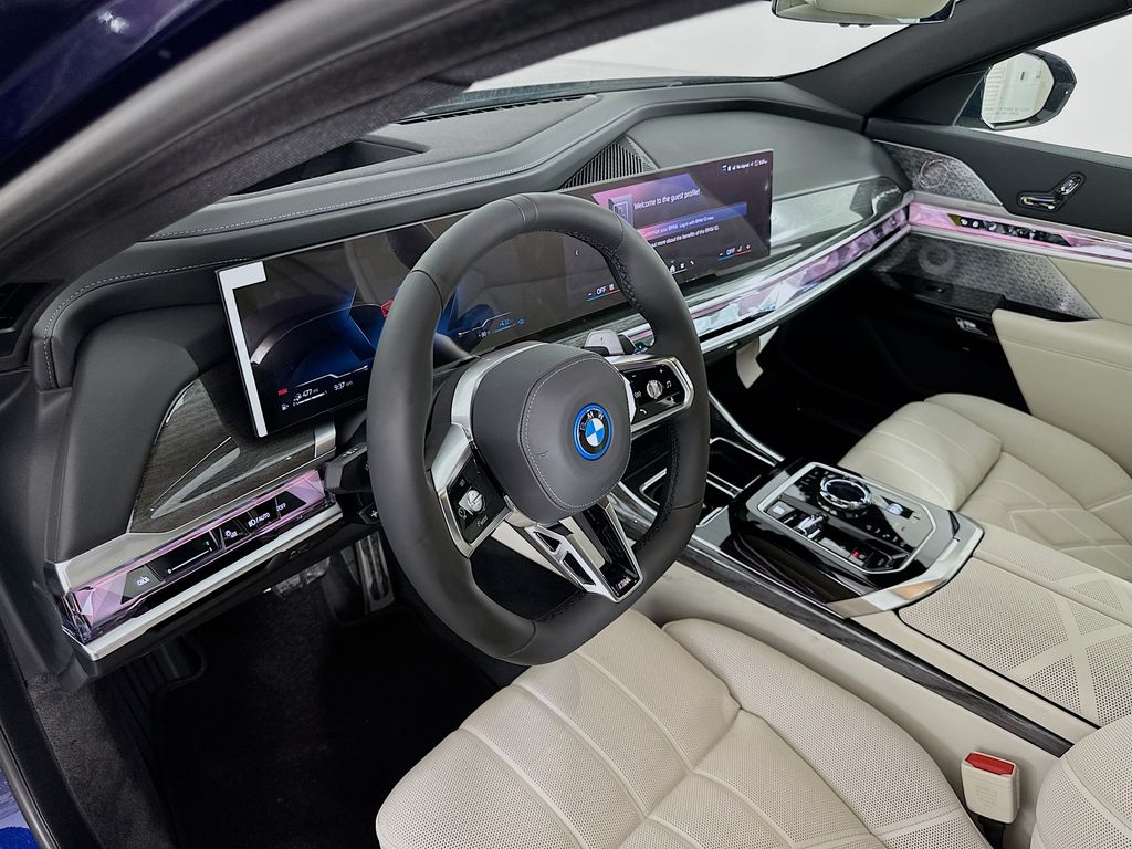 2026 Bmw 750e photo 9