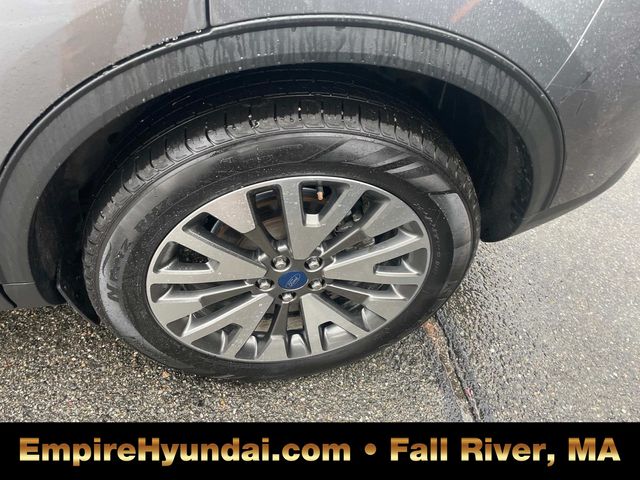 2022 Ford Escape Titanium photo 12