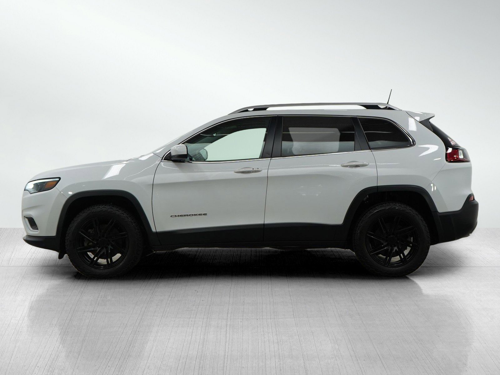 Used 2019 Jeep Cherokee Limited with VIN 1C4PJMDXXKD276515 for sale in Burnsville, Minnesota