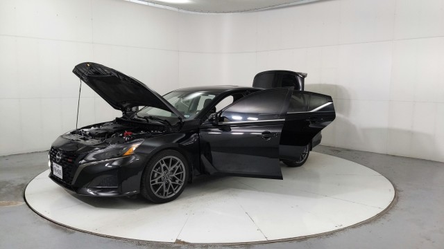 Used 2024 BLACK Nissan 2.0 SR image 9