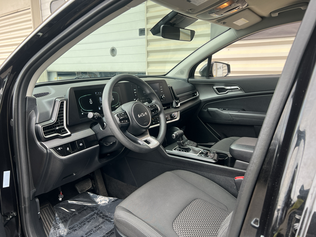 2024 Kia Sportage LX photo 8