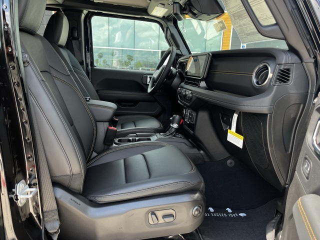 2025 Jeep Wrangler Sahara photo 21