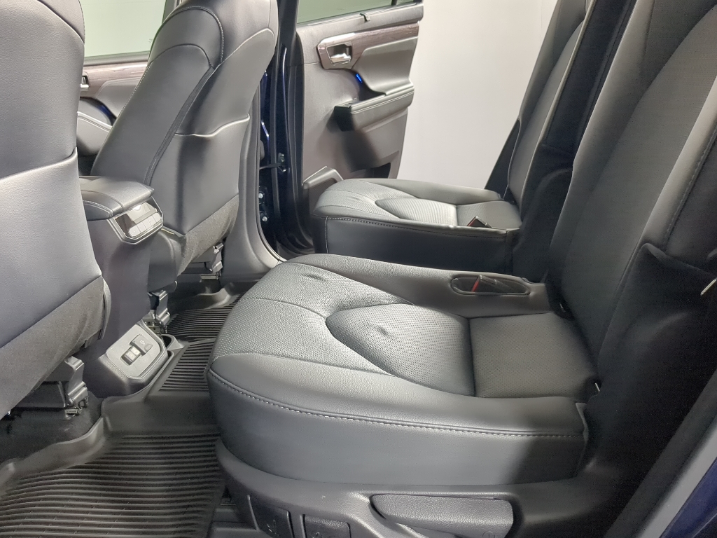 2022 Toyota Highlander Limited photo 12