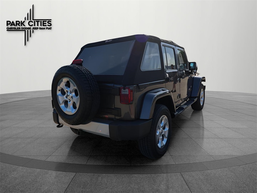 2014 Jeep Wrangler Unlimited Sahara photo 3