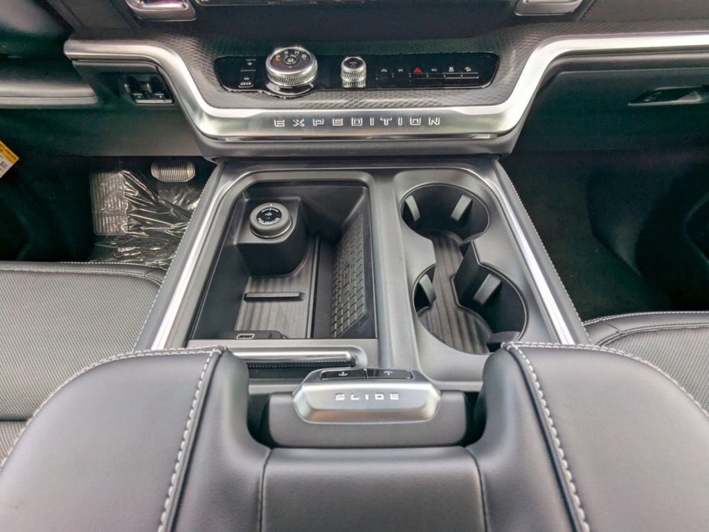 2025 Ford Expedition Platinum MAX photo 17