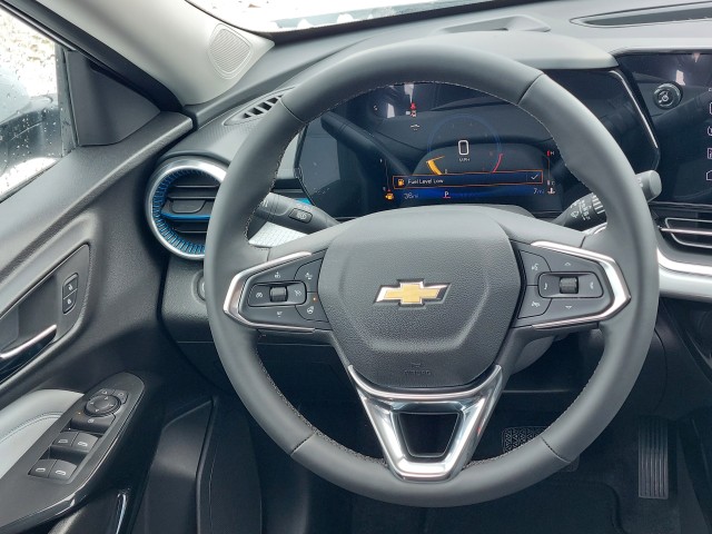 2025 Chevrolet Trax LT photo 17