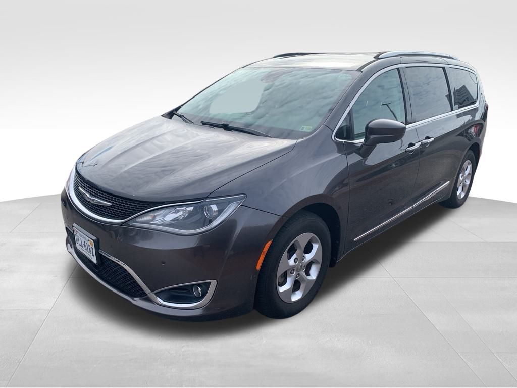 2017 Chrysler Pacifica Touring Plus photo 2
