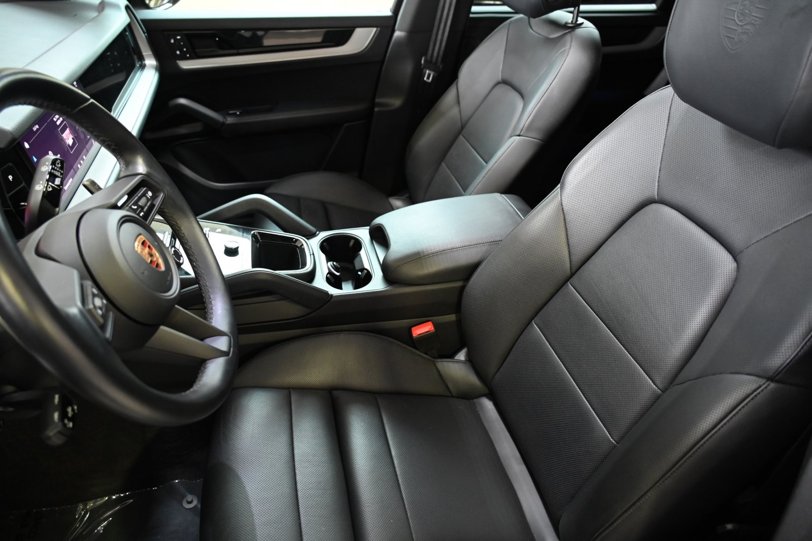 2024 Porsche Cayenne Base photo 6
