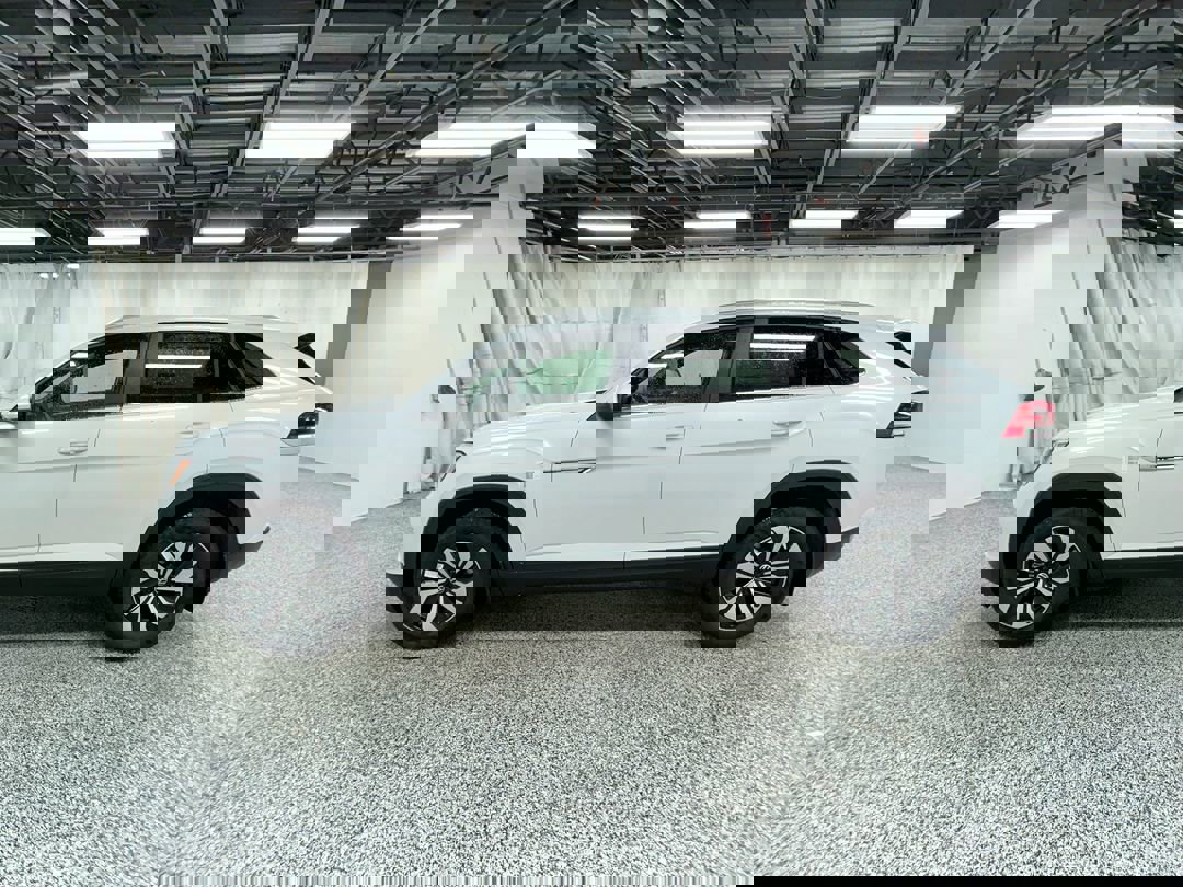 2026 Volkswagen Atlas Cross Sport SE photo 3