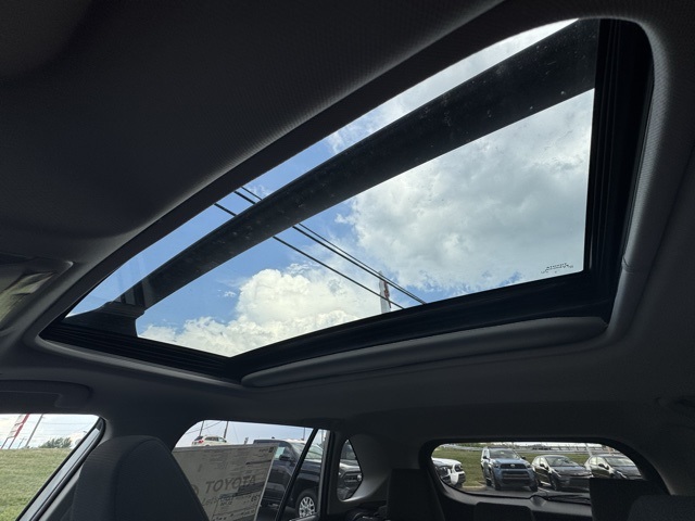 2025 Toyota RAV4 Hybrid XLE photo 25
