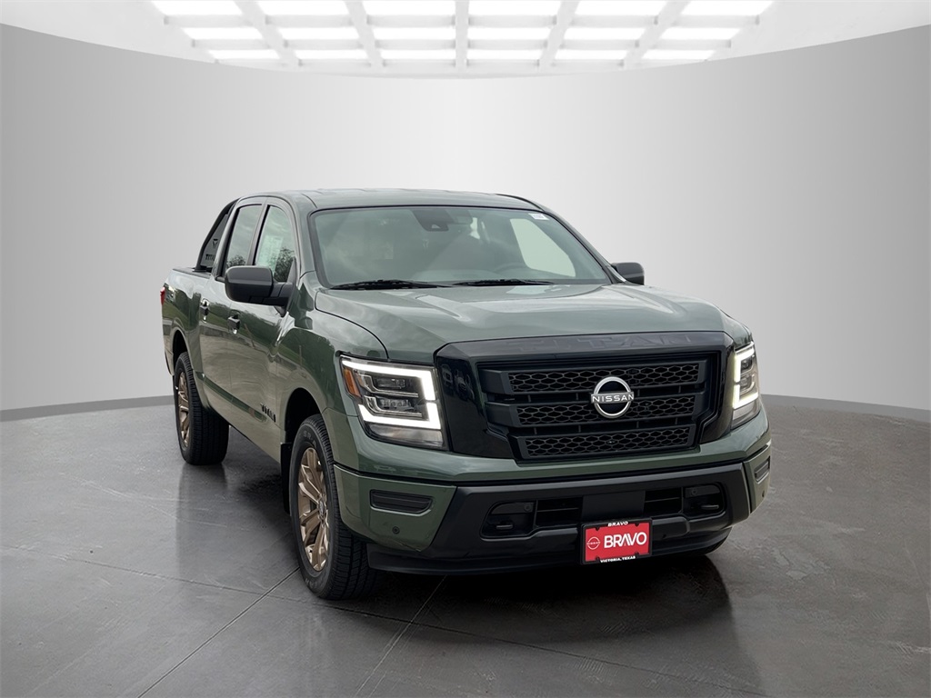 2024 Nissan Titan SV photo 3