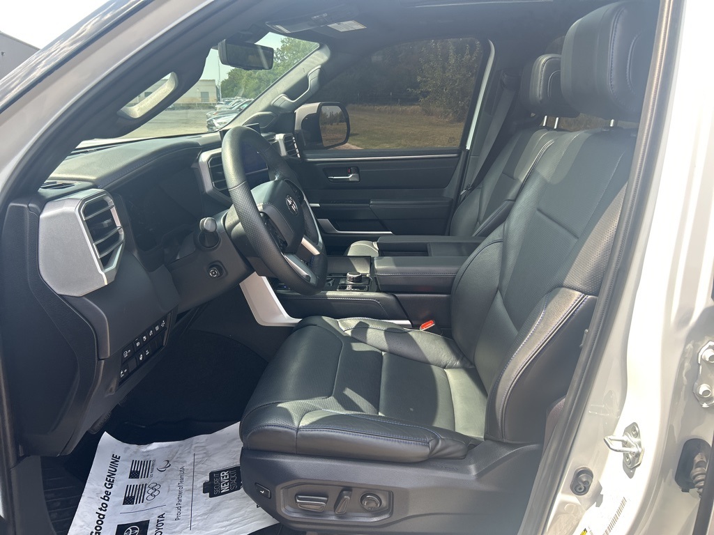 2023 Toyota Sequoia photo 10