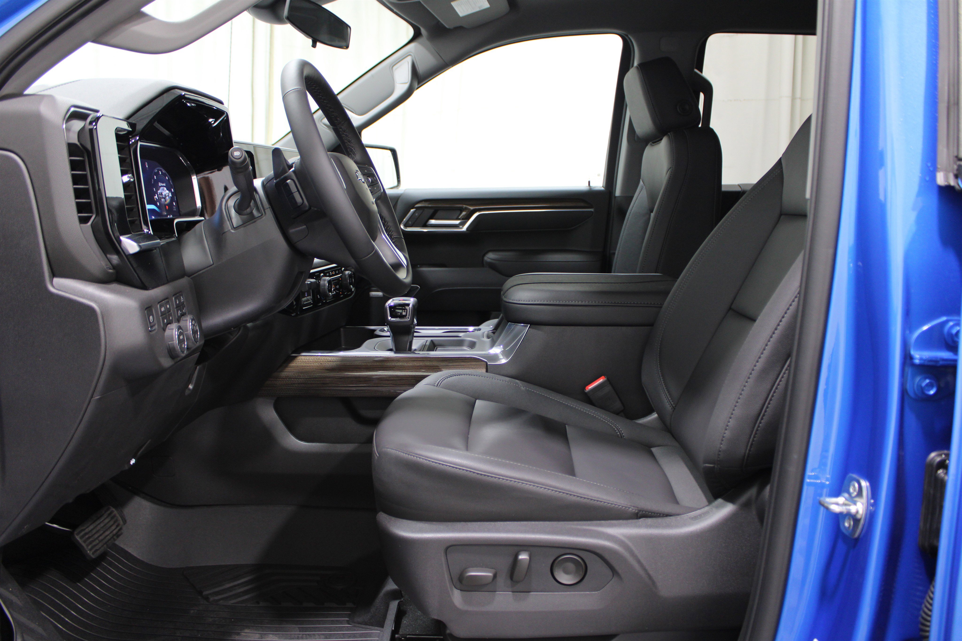 2026 Chevrolet Silverado 1500 LT Trail Boss photo 3