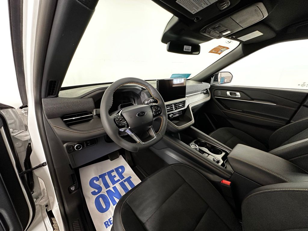 2026 Ford Explorer photo 4