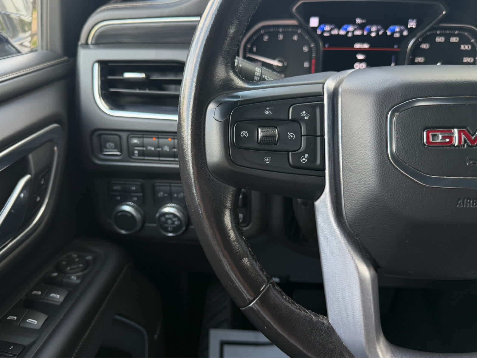2021 Gmc Yukon SLT photo 16