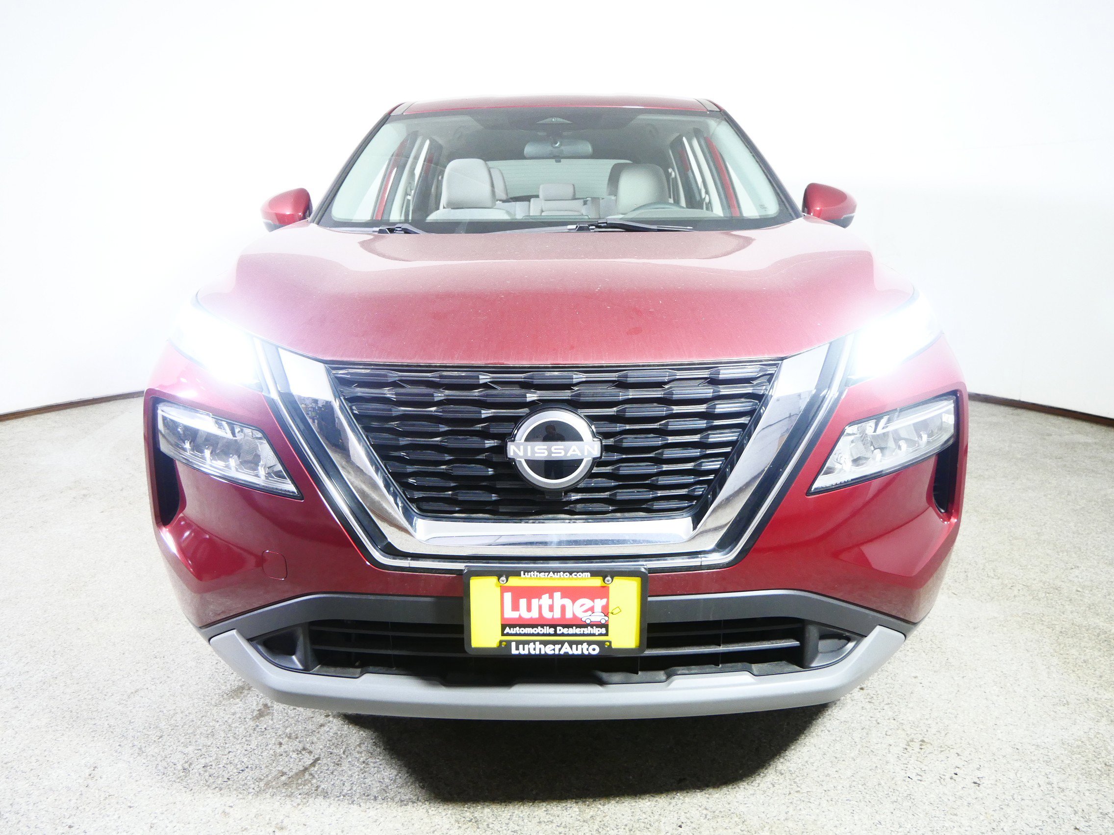 2023 Nissan Rogue SV photo 2