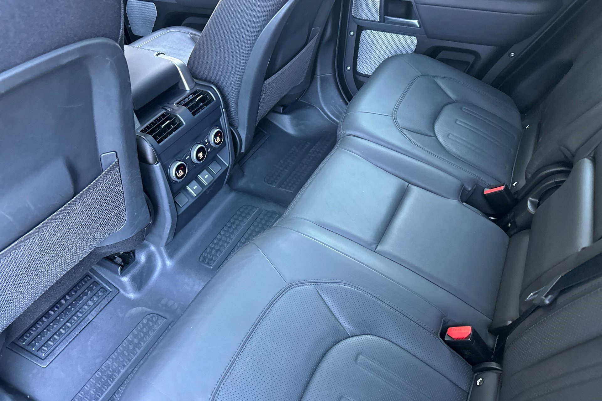 2023 Land Rover Defender 130 X photo 24