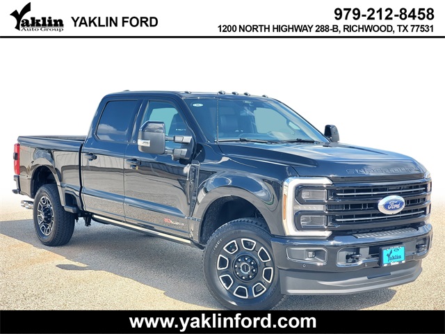 2025 Ford F-250 Super Duty Platinum's photo