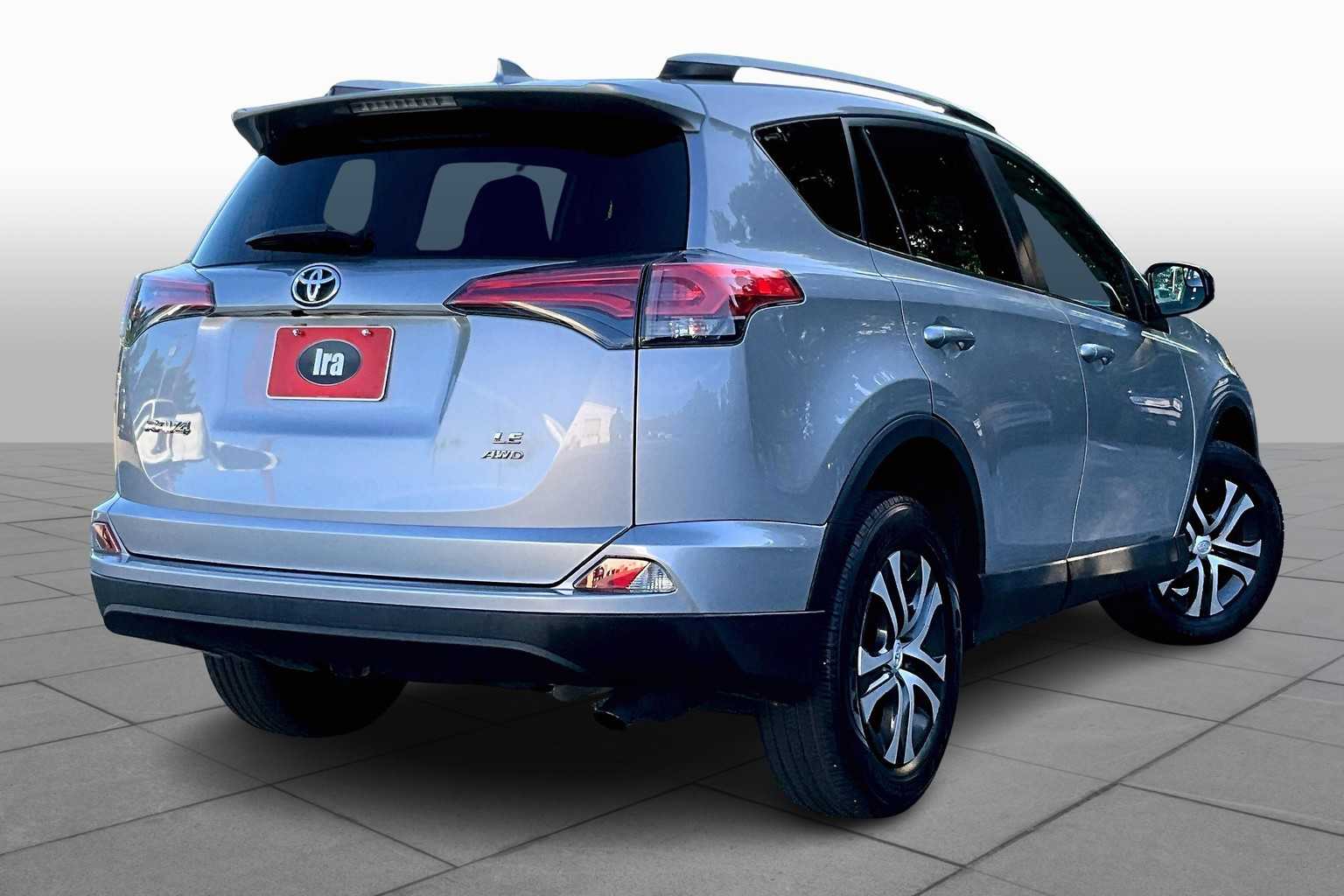2017 Toyota RAV4 LE photo 11