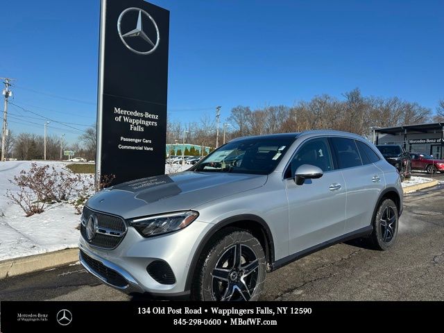 2026 Mercedes-Benz GLC Base's photo