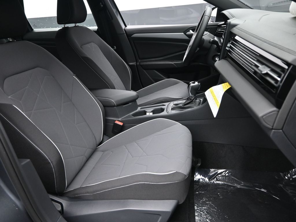 2025 Volkswagen Jetta 1.5T Sport photo 4