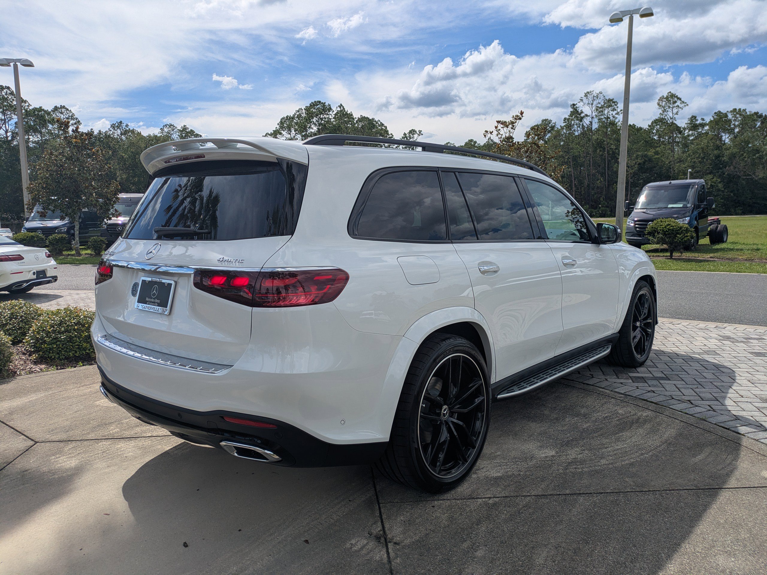 2025 Mercedes Benz GLS 450 4MATIC photo 5