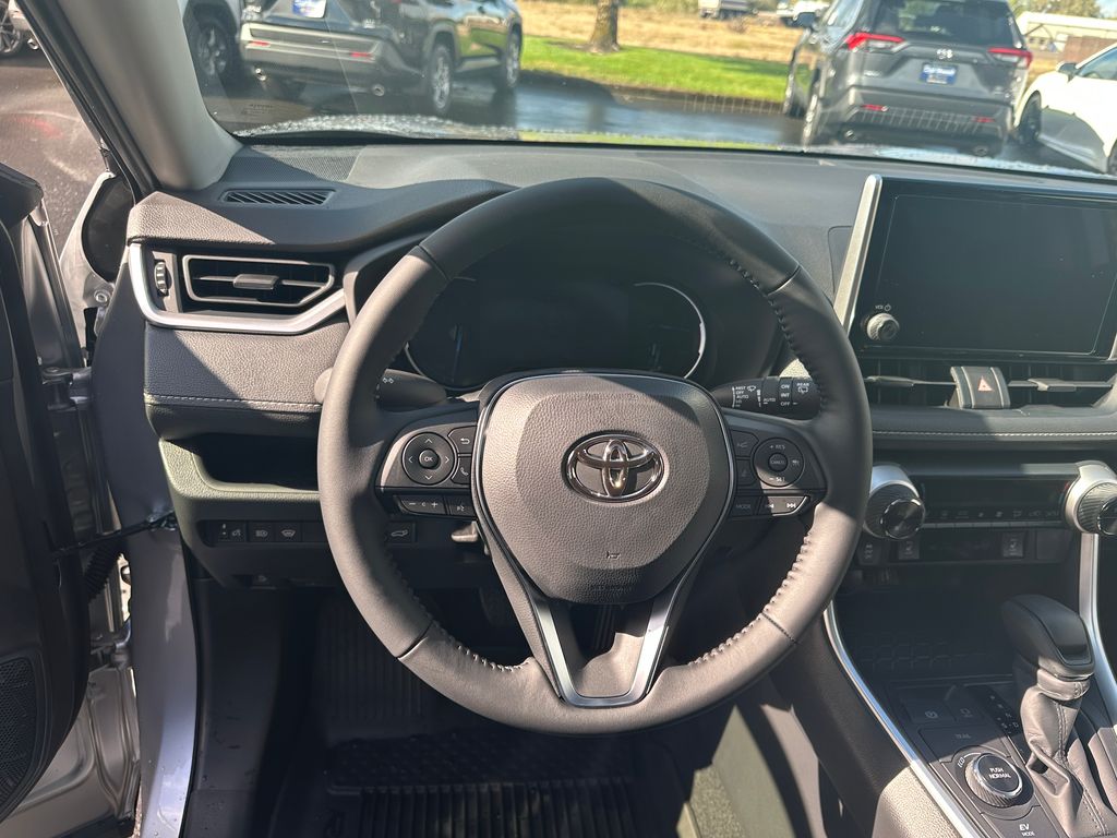 2025 Toyota RAV4 Hybrid XLE photo 16
