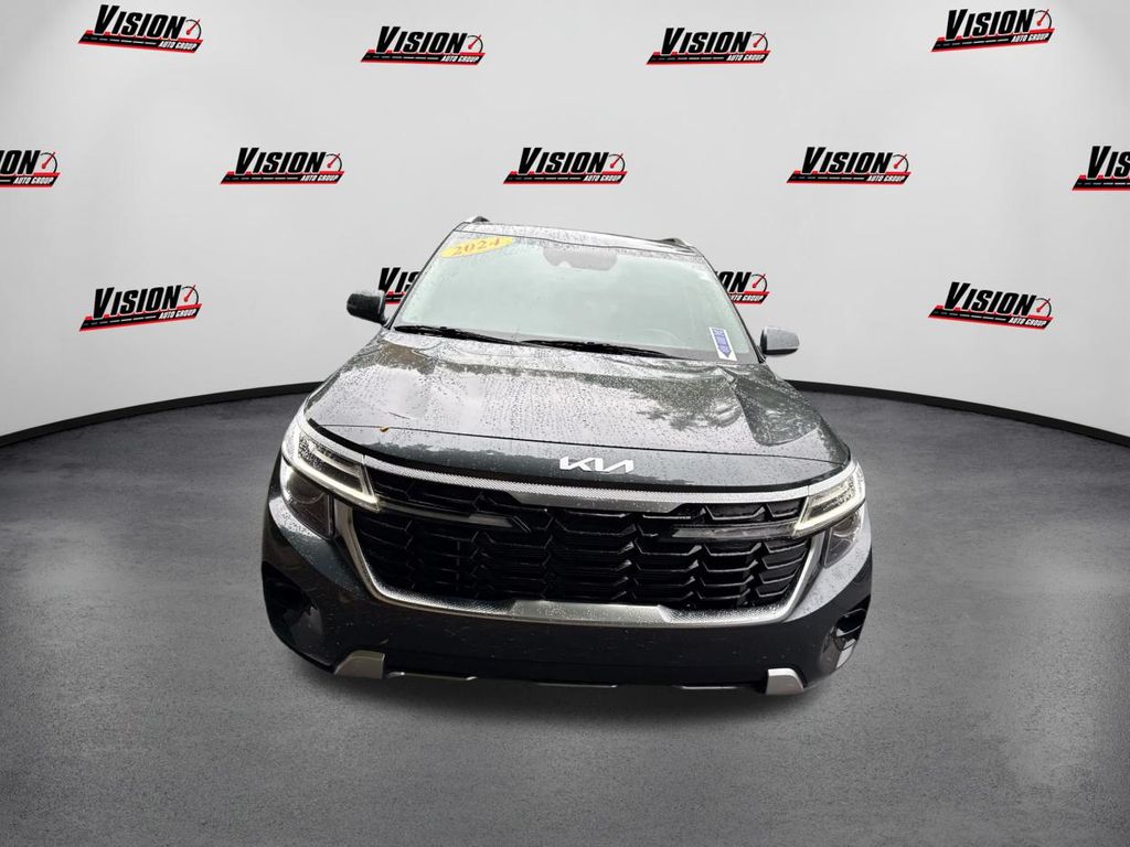 2024 Kia Seltos S photo 2