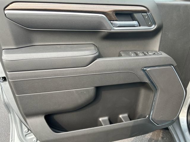 2025 Chevrolet Silverado 1500 LT photo 9