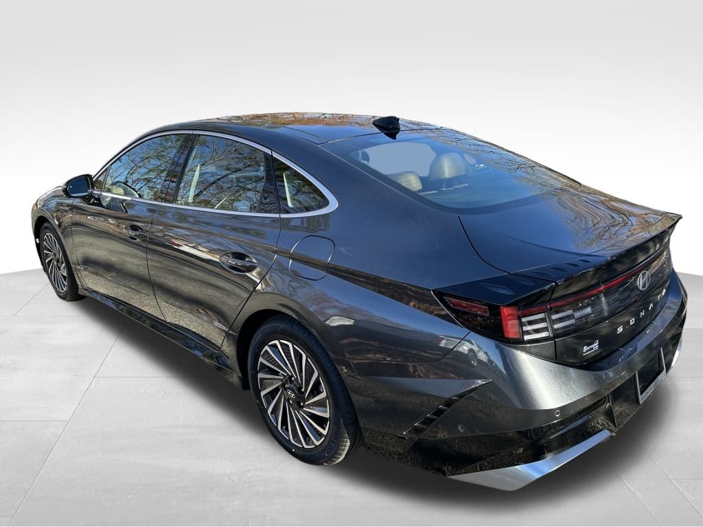 2024 Hyundai Sonata Hybrid Limited photo 3