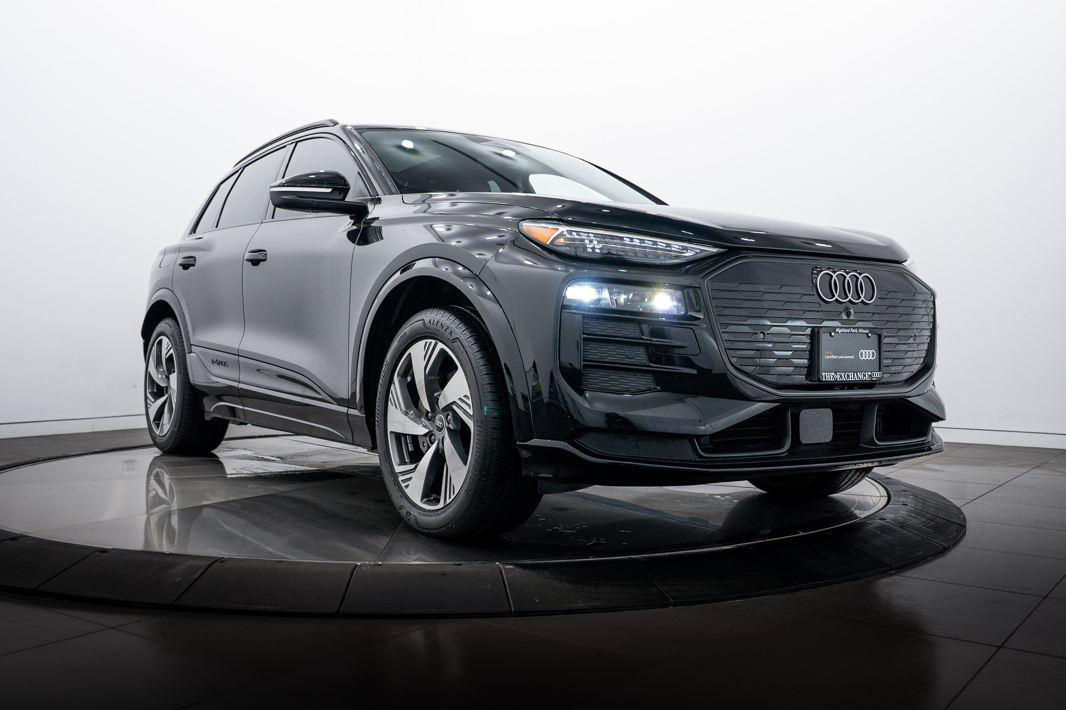 2025 Audi Q6 e-tron Premium Plus's photo